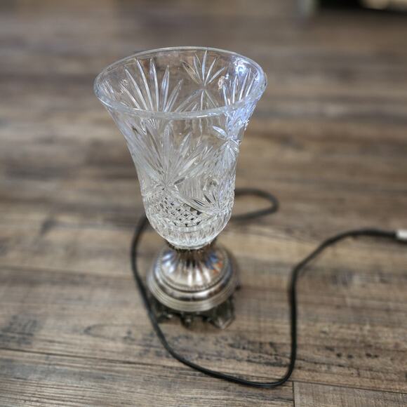 Vintage Side Table Cut glass beautiful classic look tested and works Lamp T - Picture 4 of 10